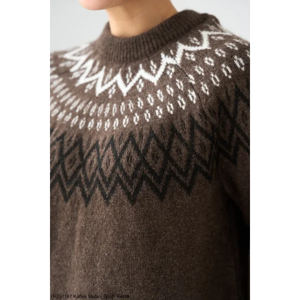 Desenli Kahverengi Kazak