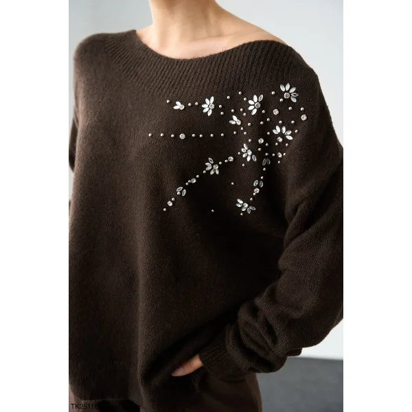 Omuzdan Taşlı Kahverengi Kazak