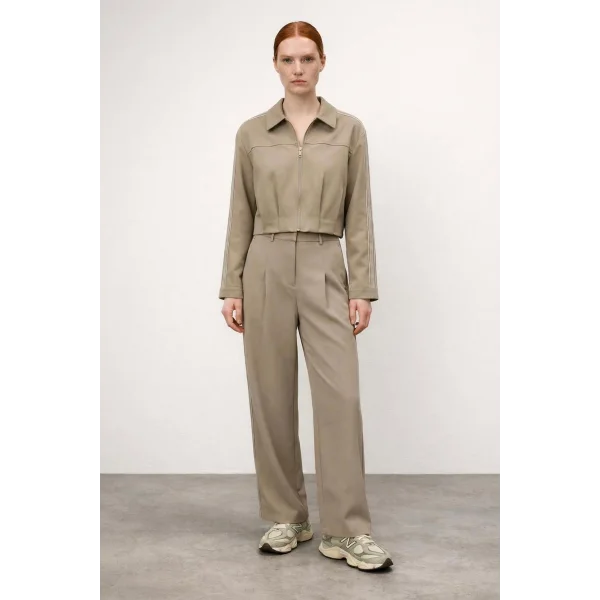 Ön Pileli Şeritli Crop Ceket Bej