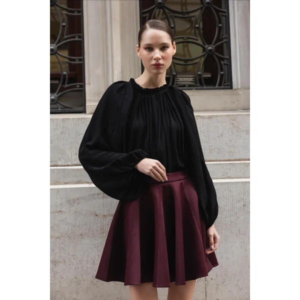 Yakası Büzgülü Siyah Bluz