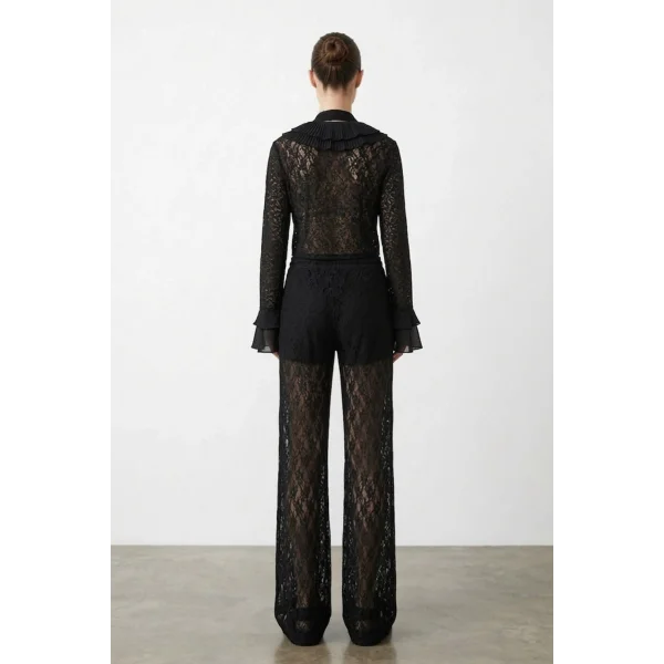 Bürümcüklü Fırfır Detaylı Siyah Bluz