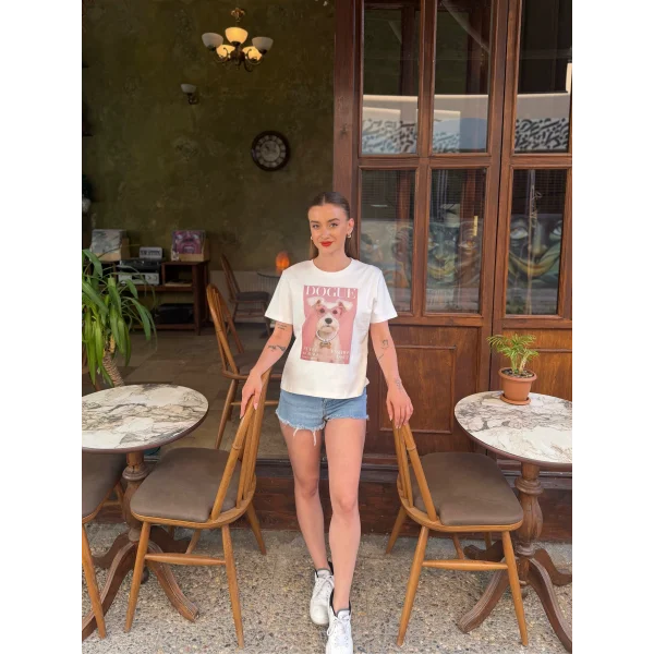 Önü Boncuk Nakış Detaylı Dogue Yazılı Beyaz Tshirt