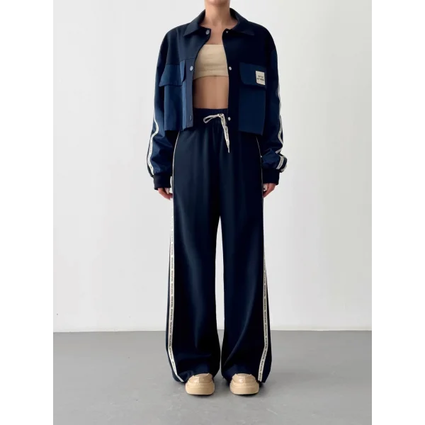 Teknik Kumaş Şerit Detaylı Kısa Ceket Lacivert