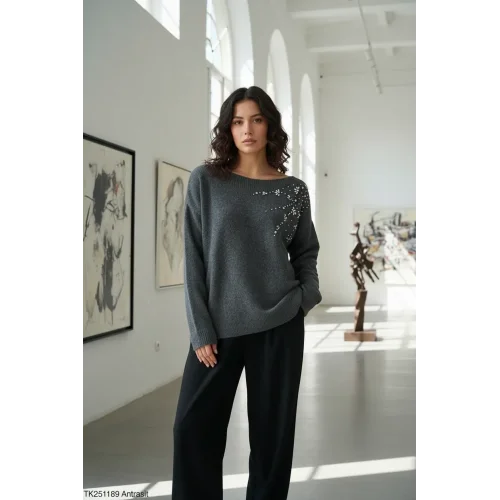 Omuzdan Taşlı Gri Kazak