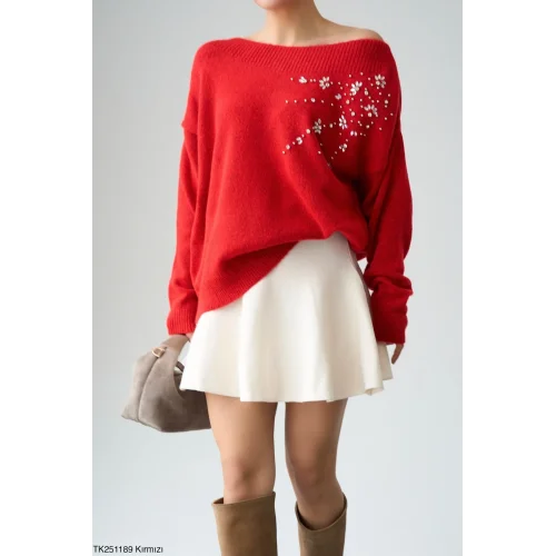 Omuzdan Taşlı Kırmızı Kazak