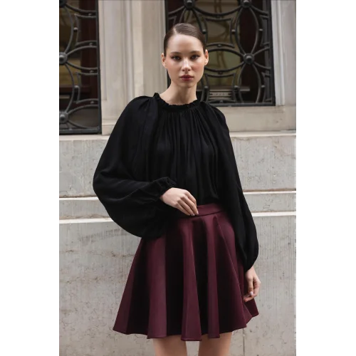 Yakası Büzgülü Siyah Bluz