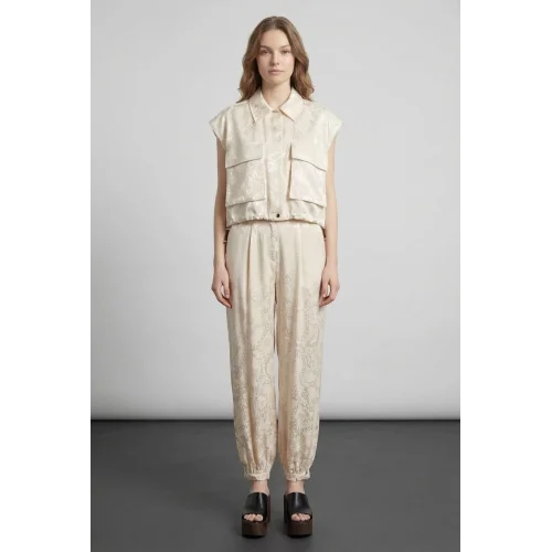 Jakar Desenli Saten Yelek Bej