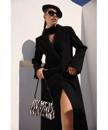 YIRTMAÇLI DÜĞMELİ SİYAH YÜN KABAN