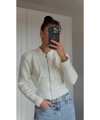 Beyaz Ters Dikiş İnci Detaylı Hırka