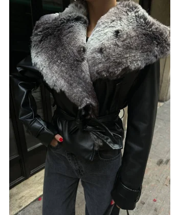 Siyah Yakası Kürk Detaylı Deri Ceket