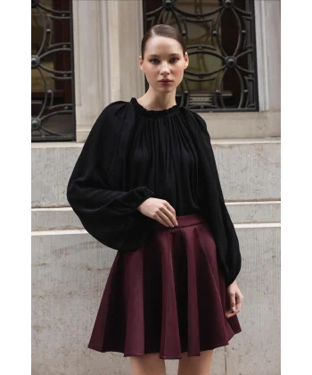 Yakası Büzgülü Siyah Bluz