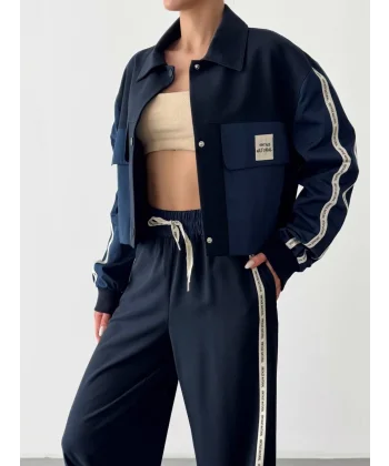 Teknik Kumaş Şerit Detaylı Kısa Ceket Lacivert