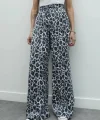 GRİ LEOPAR DESENLİ DÖKÜMLÜ PANTOLON