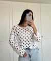 BEYAZ DELİKLİ TRİKO KAZAK