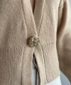 Ters Dikişli Tek Düğmeli Bej Hırka