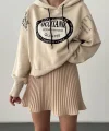 Yırtık Detaylı Yazı Baskılı Oversize Sweatshirt Taş