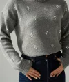 Çiçek Taşlı Triko Gri Kazak