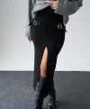 Toka Detaylı Yırtmaçlı Triko Siyah Etek