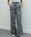 GRİ LEOPAR DESENLİ DÖKÜMLÜ PANTOLON