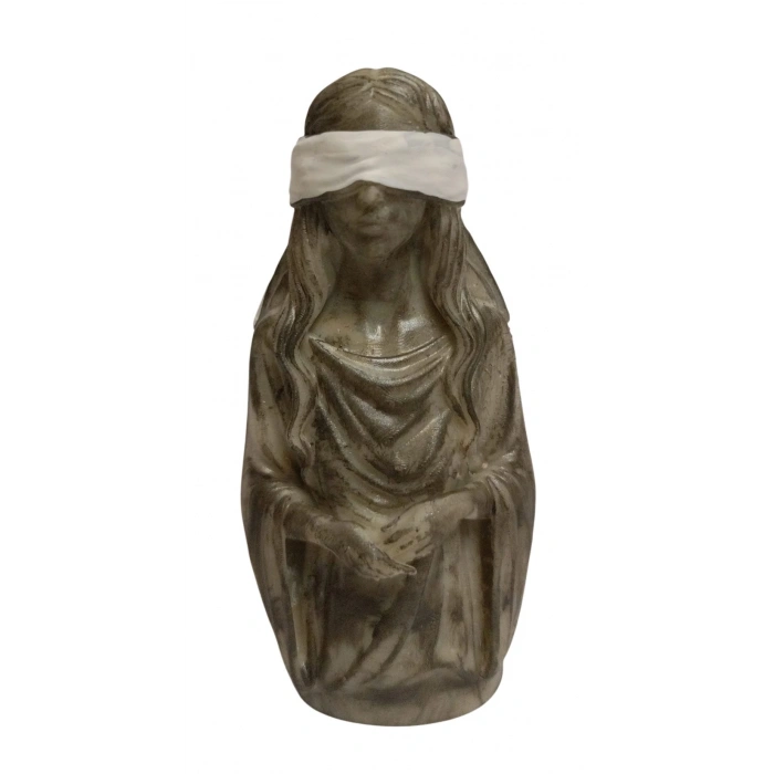 Gözleri Bağlı Kadın