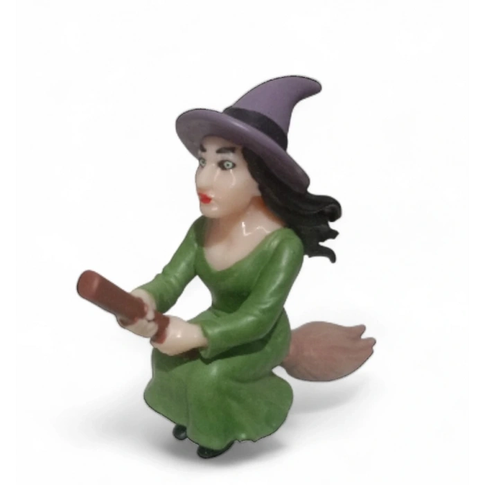 Uçan Süpürgeli Cadı