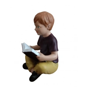 Kitap Okuyan Çocuk
