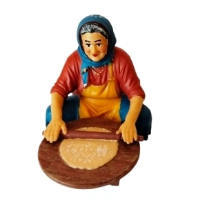 Hamur Açan Kadın