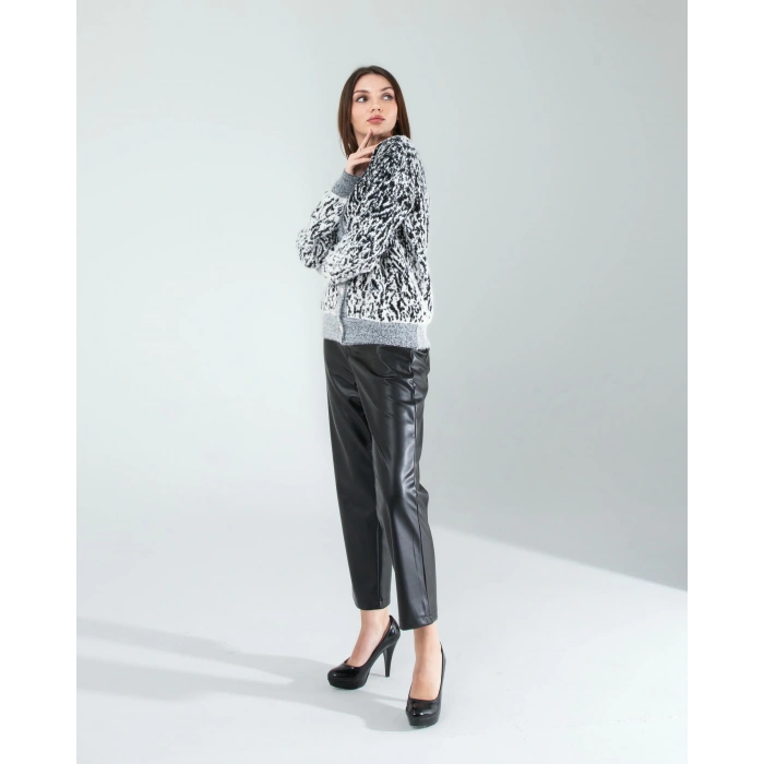 Siyah Kar Tanesi Triko Hırka