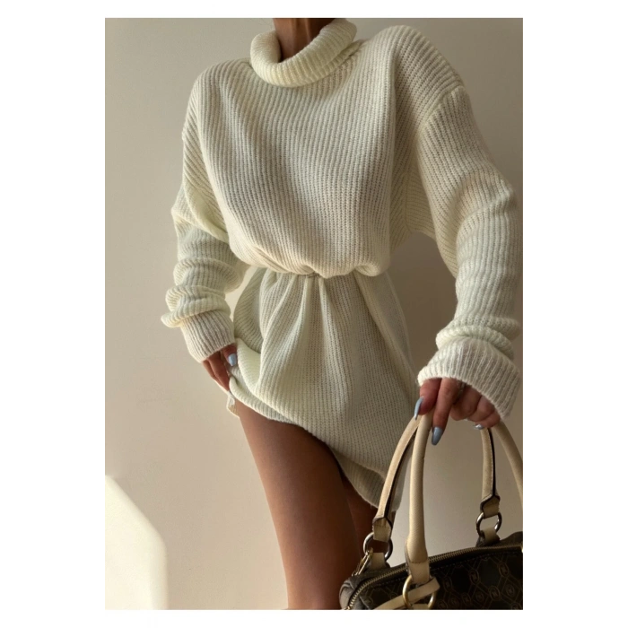 Beyaz Boğazlı Triko Elbise