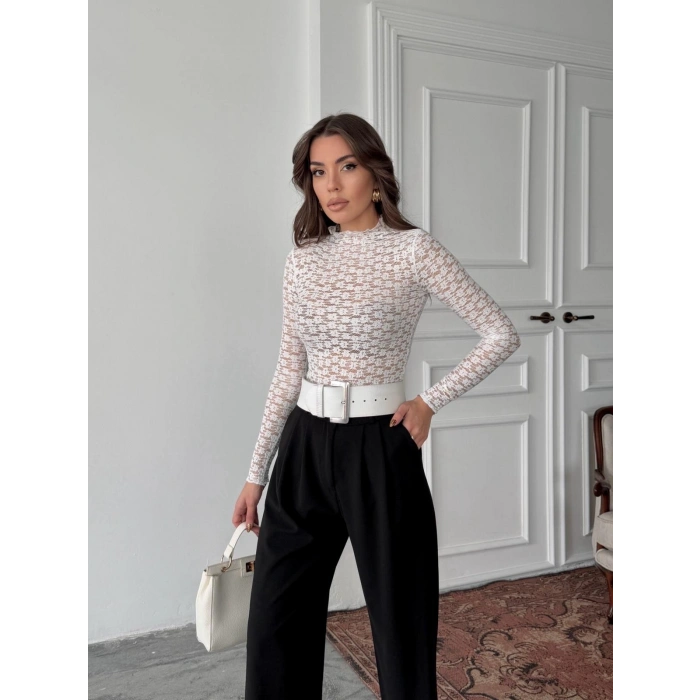 Beyaz Dantel Detay Body