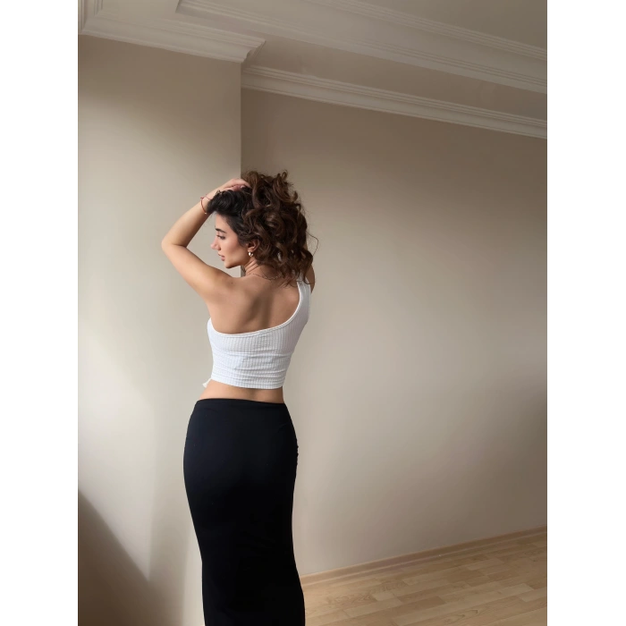 Beyaz Püskül Detay Bluz