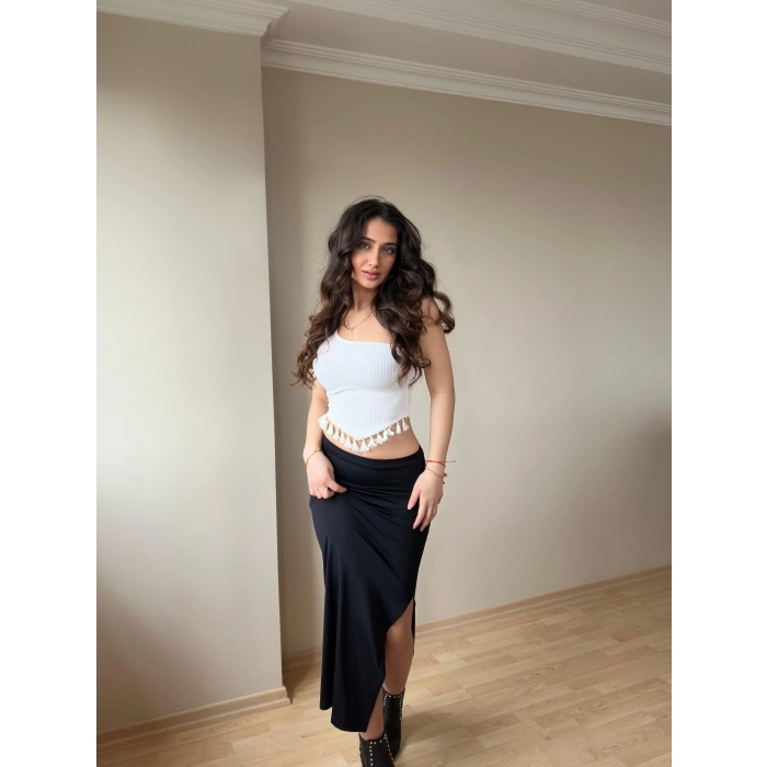 Beyaz Püskül Detay Bluz