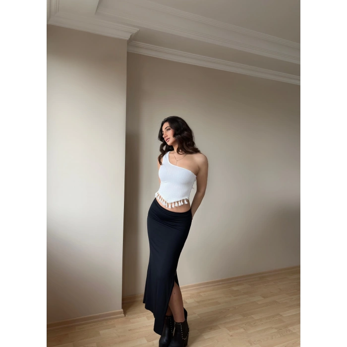 Beyaz Püskül Detay Bluz