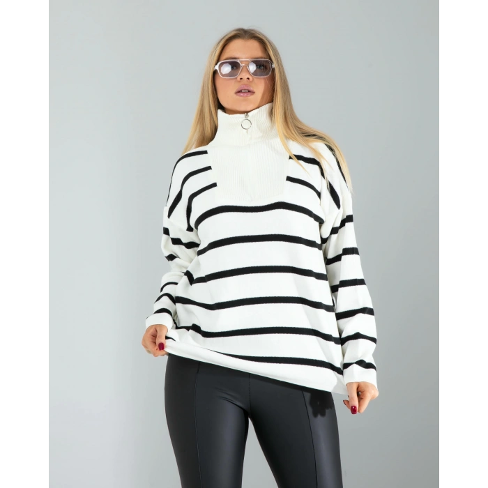 Beyaz Dik Yaka Çizgili Triko Kazak