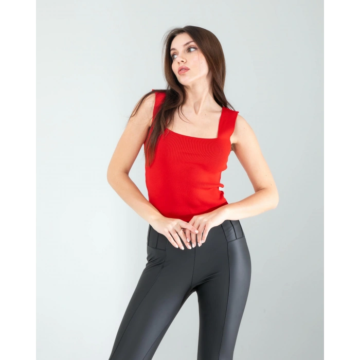 Kırmızı Kare Yaka Kalın Askı Triko Crop Bluz