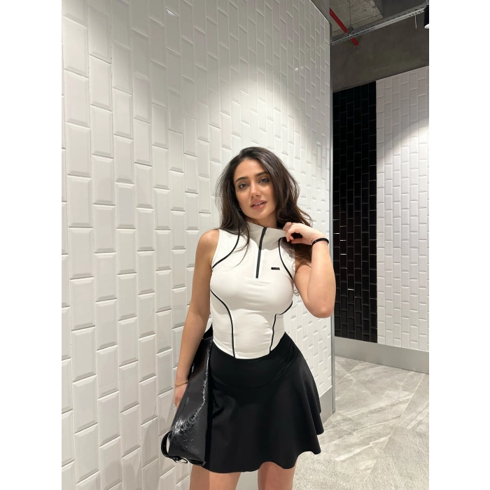 Beyaz Fermuarlı Bilyeli Bluz