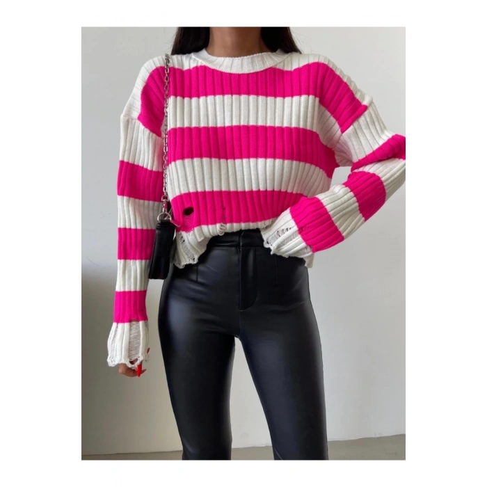 Pembe Çizgili Yırtık Detaylı Triko Kazak