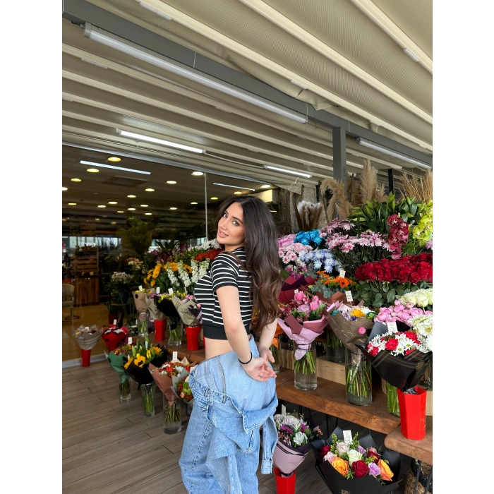 Siyah Çizgili Manşet Detay T-Shirt