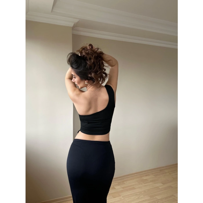 Siyah Püskül Detay Bluz