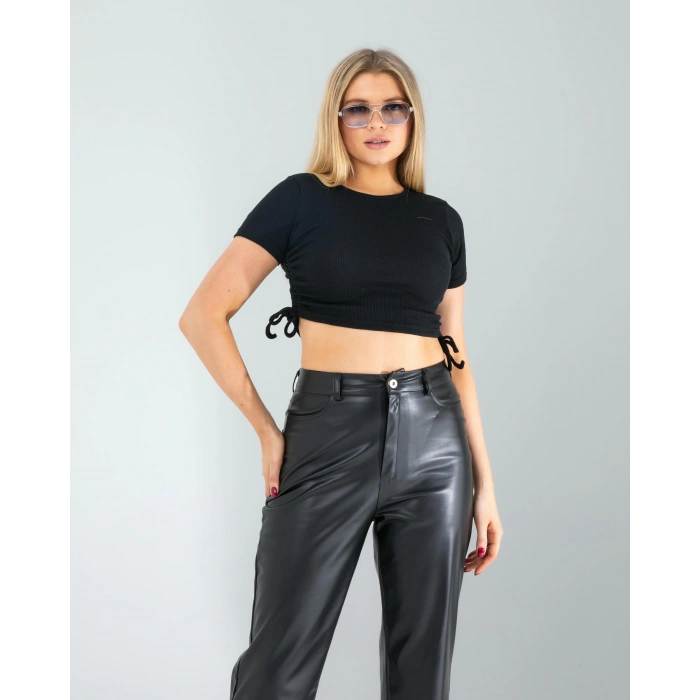 Siyah Yandan Büzgülü Crop