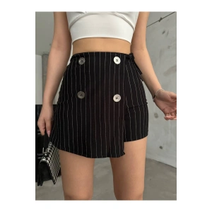 Siyah Düğme Detaylı İtalyan Çizgili Şort Etek