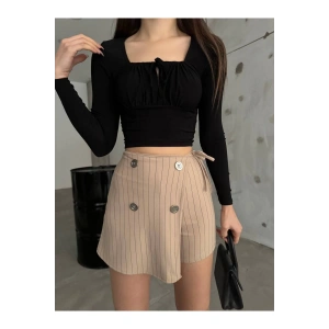 Bej Düğme Detaylı İtalyan Çizgili Şort Etek