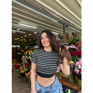 Siyah Çizgili Manşet Detay T-Shirt