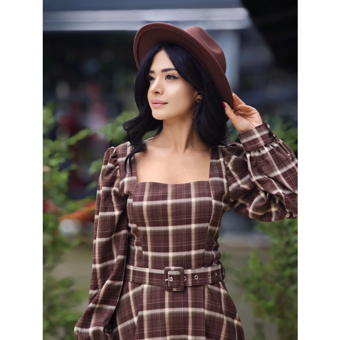 EKOSE KAHVE TABA DESENLİ KEMERLİ ELBİSE