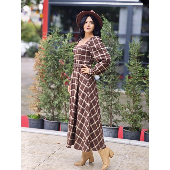 EKOSE KAHVE TABA DESENLİ KEMERLİ ELBİSE