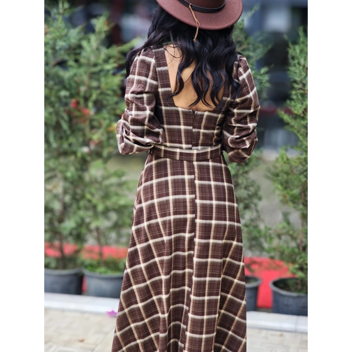 EKOSE KAHVE TABA DESENLİ KEMERLİ ELBİSE