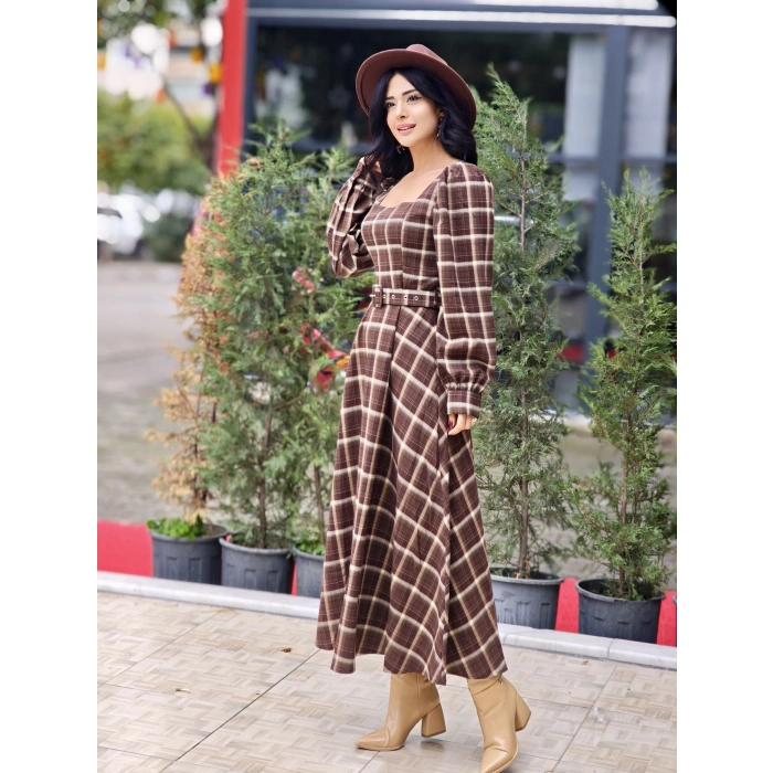 EKOSE KAHVE TABA DESENLİ KEMERLİ ELBİSE