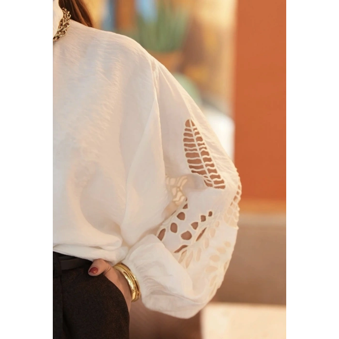 KOL İŞLEMELİ GÖMLEK BEYAZ