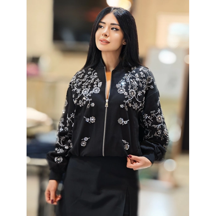 IŞILTILI İŞLEMELİ SİYAH BOMBER CEKET