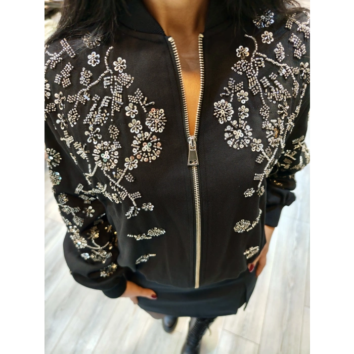 IŞILTILI İŞLEMELİ SİYAH BOMBER CEKET